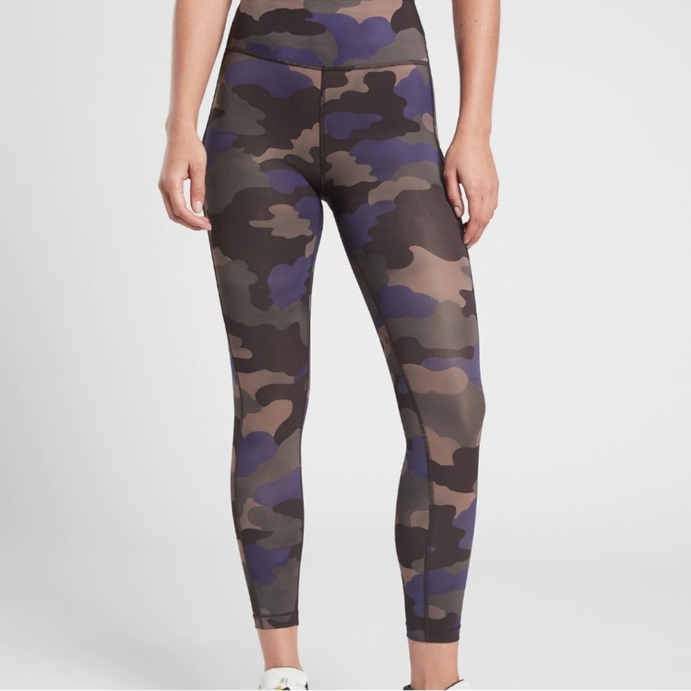 Athleta Ultimate Stash Printed 7/8 Tight Camo Size:XS Like New
